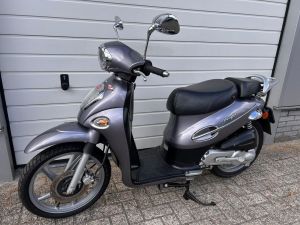 Kymco People paarsgrijs