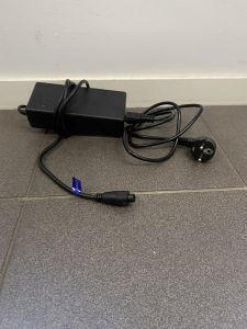 E-motion oplader oud type (gebruikt)