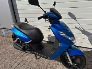Peugeot Kisbee E5 Celest Blue tweedehands bromscooter