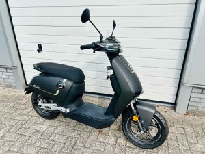Super Soco CUX met app functie Ex-demo 25km/h