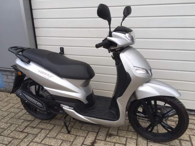 Aanbieding Peugeot Tweet Evo Snorscooter | VanSeggeren.nl