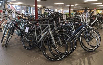 Gebruikte Occasion Tweedehands) Scooters, bromfietsen, fietsen en  onderdelen : Van Seggeren Tweewielerspecialist - Kollumerzwaag